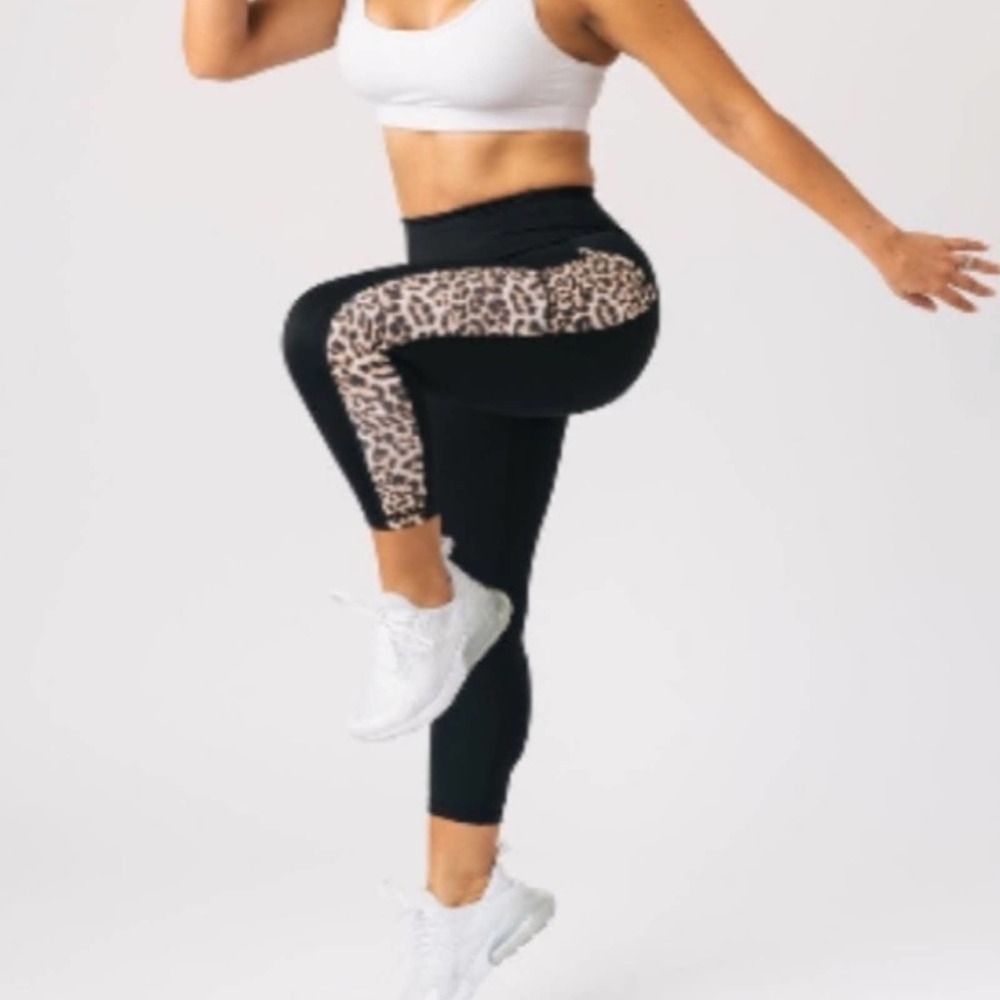 Zyia Active Women's Pocket Brilliant Hi-Rise Capri MG7 Black Leopard Size 8-10